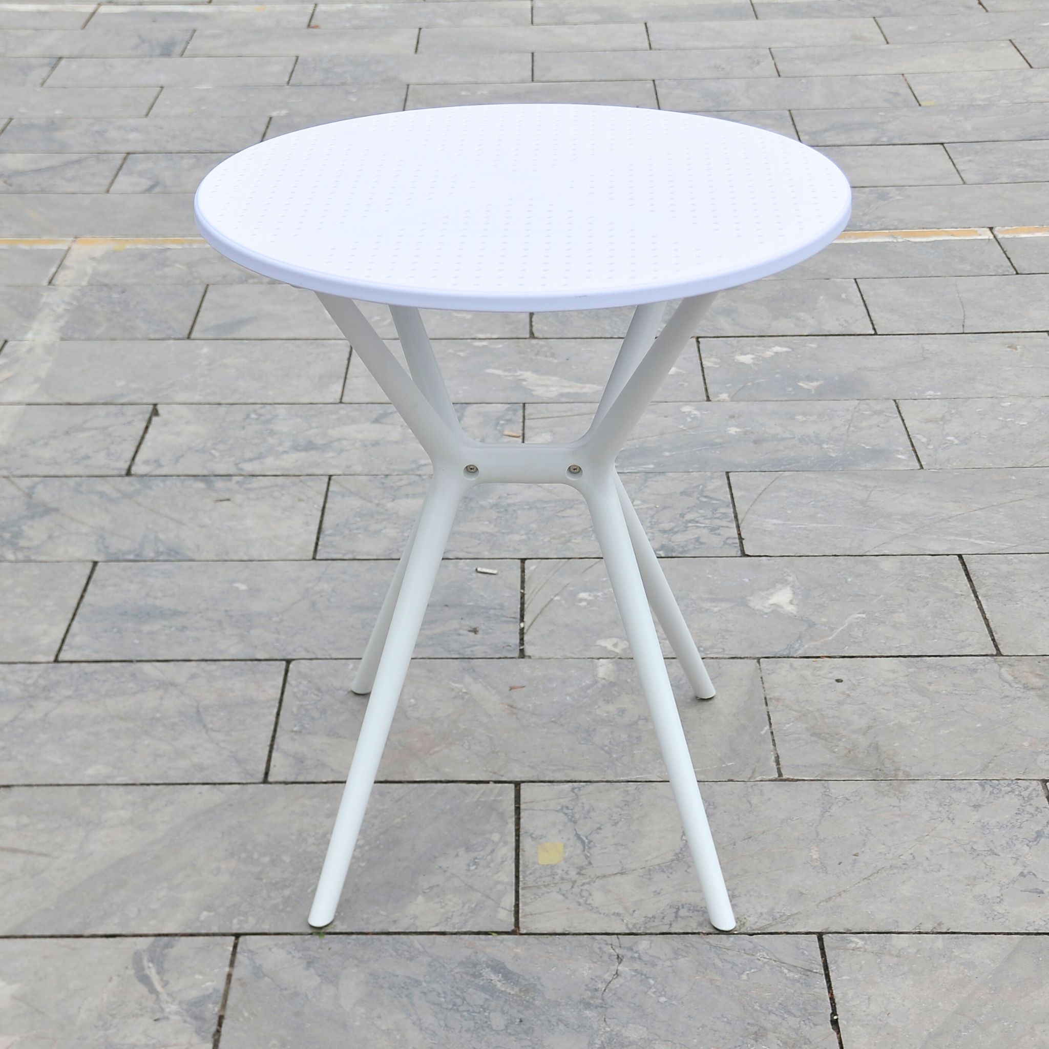 BÀN NHỰA TRÒN MẶT LỖ CHÂN X MAN06 - Ảnh 8